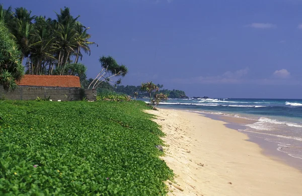 Una playa en la costa de Hikaduwa — Foto de Stock