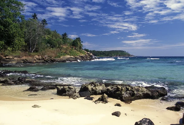 Una playa en la costa de Hikaduwa — Foto de Stock