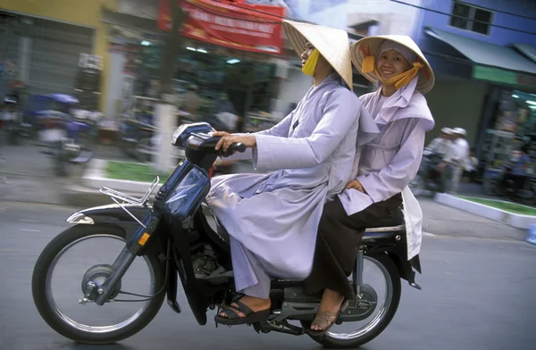 Gente en las motos de la ciudad — Foto de Stock
