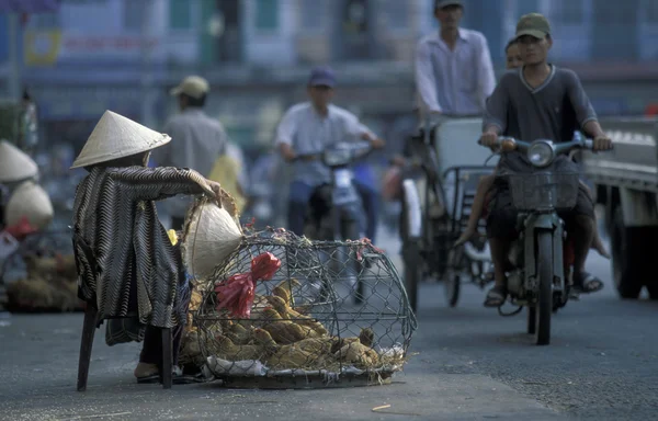 Persone al mercato della città — Foto Stock