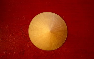 Çinli bir tapınak Vietnamlı bir kulübede