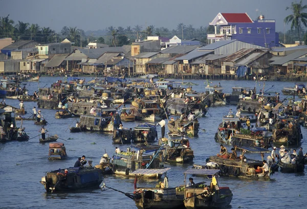 People at the Floating Market on the Mekong River — Stock Photo, Image