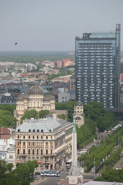 Denkmal der Freiheit in der Stadt Riga — Stockfoto