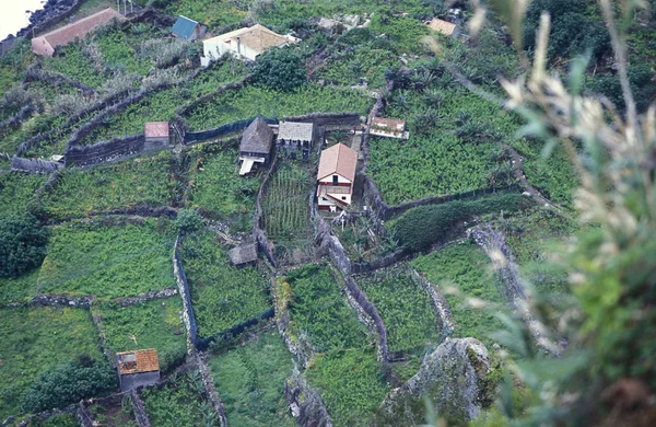 Landscape of village terraces on green hill — Stock Photo, Image