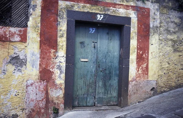 Casa no centro da cidade na cidade do Funchal — Fotografia de Stock