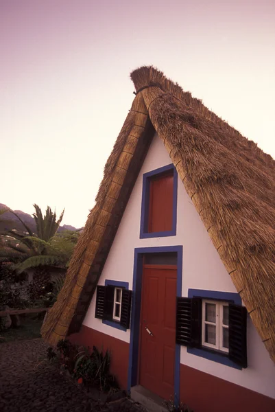 Casa rural tradicional en Portugal — Foto de Stock