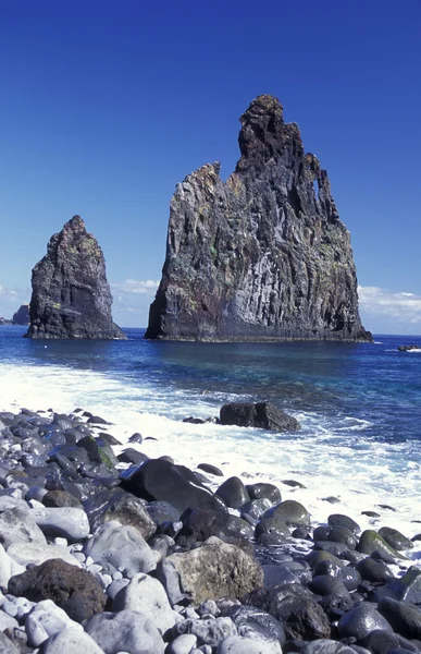 Krajinu a pobřeží ve městě Porto Moniz — Stock fotografie