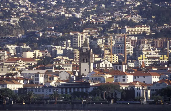 Centro de la ciudad en el casco antiguo de Funchal — Foto de Stock