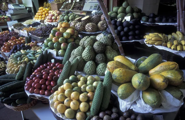 Mercado en el casco antiguo de Funchal — Foto de Stock