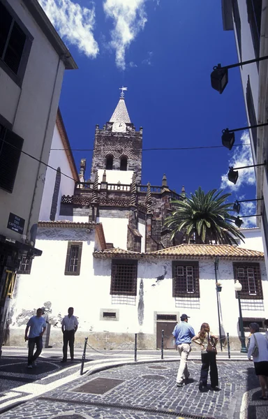 Piazza nel centro storico di Funchal — Foto Stock