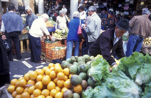 Hall de mercado na cidade velha do Funchal — Fotografia de Stock