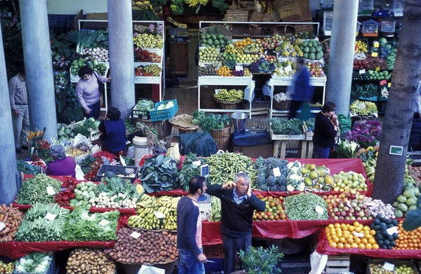 Mercado en el casco antiguo de Funchal — Foto de Stock