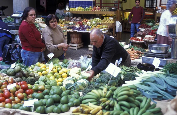 Mercado en el casco antiguo de Funchal — Foto de Stock