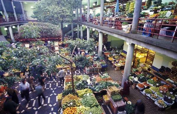 Hall de mercado na cidade velha do Funchal — Fotografia de Stock