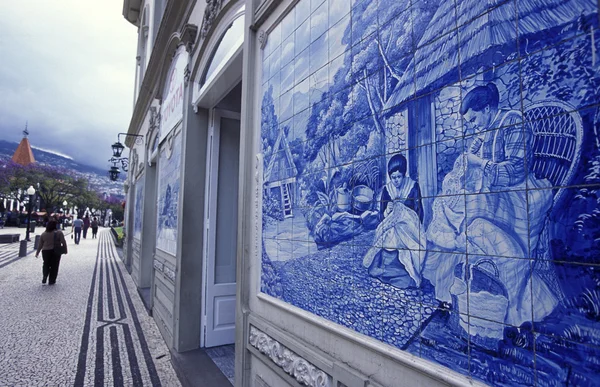 Tradiční dlaždice nebo Azulejos v Portugalsku — Stock fotografie