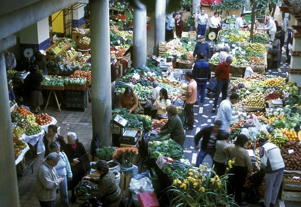 Mercado en el casco antiguo de Funchal — Foto de Stock