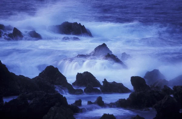 如诗如画的海景，与用石头 — 图库照片