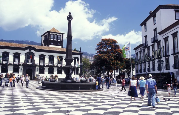 Uma praça na cidade velha do Funchal — Fotografia de Stock