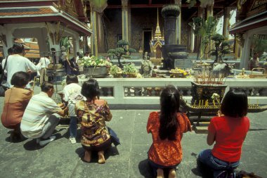 Southeastasia 'da, Tayland' ın Bangkok şehrinde, ko ratanakosin 'de Wat Phra Kaew' da düzenlenen törende. Tayland, Bangkok, Nisan 2001