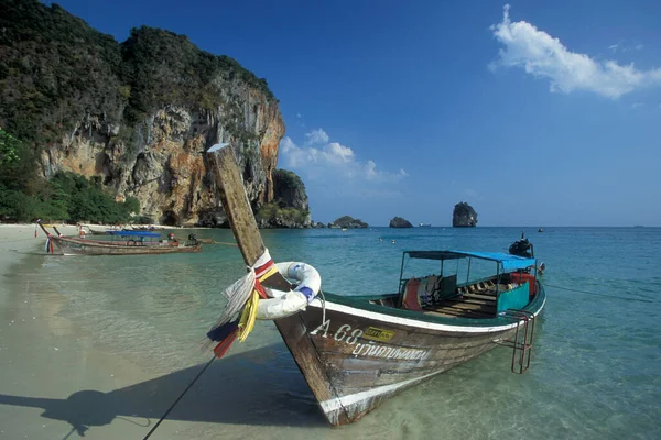 Praia Com Woodboats Chapéu Phra Nang Beach Railay Perto Nang — Fotografia de Stock