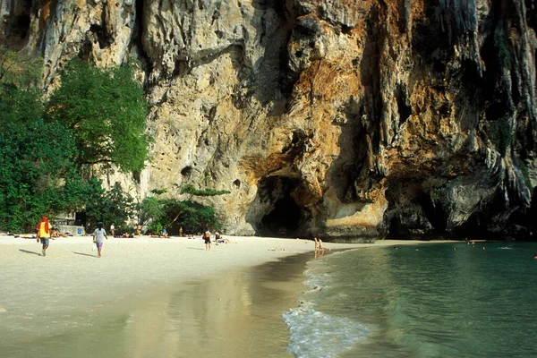 位于泰国南部安达曼海的克拉比市奥南附近的铁路的Hat Phra Nang海滩 Krabi 2001年4月 — 图库照片