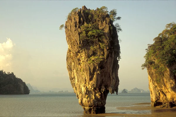 位于泰国南部安达曼海的Ao Phang Nga国家公园 与詹姆斯邦德岩的海洋与景观 Phang Nga 2001年4月 — 图库照片