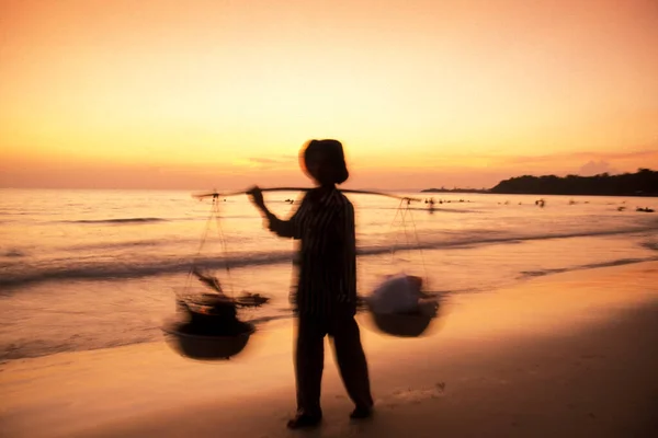 Une Vendeuse Aliments Sur Une Plage Golf Thaïlande Dans Ville — Photo