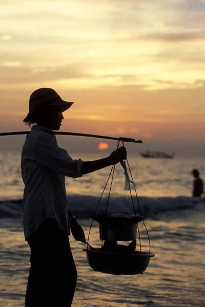 Vendedor Alimentos Mulheres Uma Praia Golf Tailândia Cidade Sihanoukville Sul — Fotografia de Stock