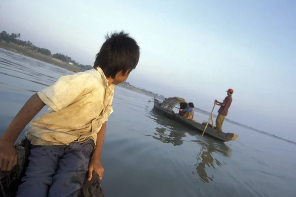 Fishing Family Floating Village Chong Kneas Lake Tonle Sap Town — Stock Photo, Image