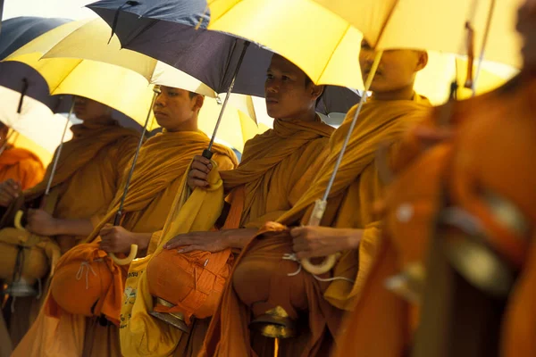 Monaci Celebrano Tradizione Nella Mattina Presto Nella Città Phnom Penh — Foto Stock