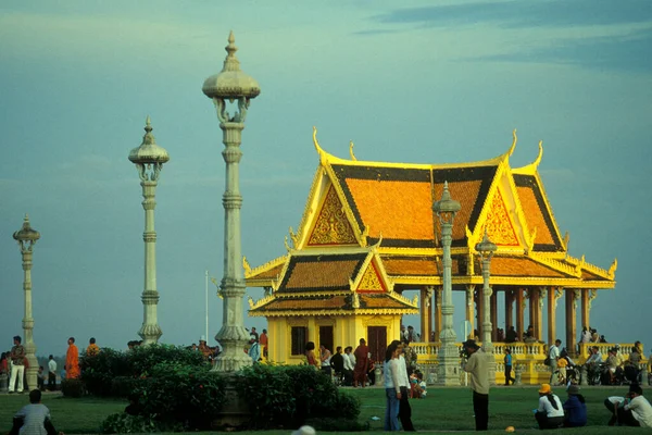 Preah Ang Dorngkeu Shrine Tonle Sap River City Phnom Penh — Stock Photo, Image