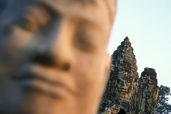 Bajonporten Vid Bayontemplet Tempelruinerna Angkor Thom Templet Staden Angkor Nära — Stockfoto