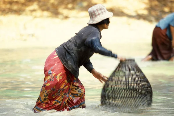 Fishing Family Floating Village Chong Kneas Lake Tonle Sap Town — Stock Photo, Image