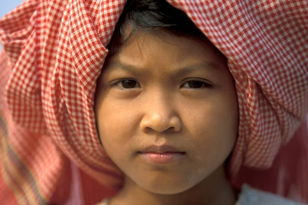 Khmerpojke Ett Risfält Och Risskörd Nära Staden Phnom Penh Kambodja — Stockfoto