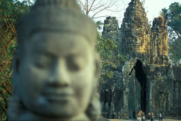 Bajonporten Vid Bayontemplet Tempelruinerna Angkor Thom Templet Staden Angkor Nära — Stockfoto