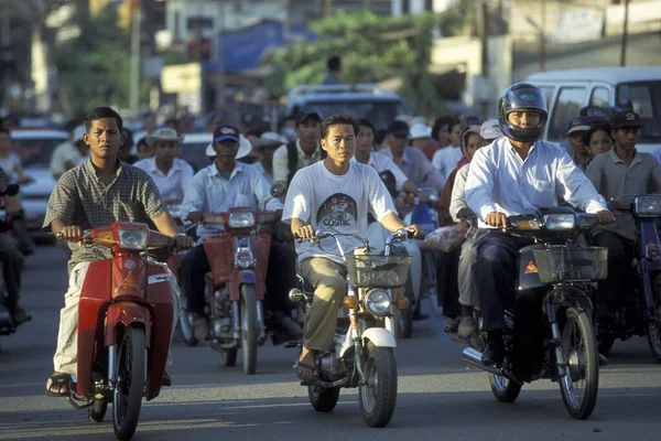 Motorcykel Väg Staden Phnom Penh Kambodja Kambodja Phnom Penh Februari — Stockfoto