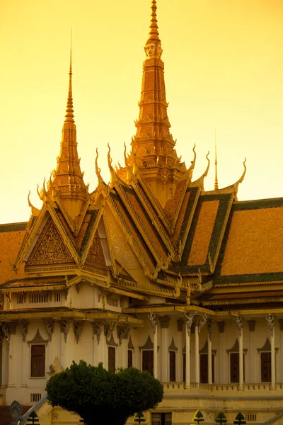 Die Architektur Des Königspalastes Der Kambodschanischen Stadt Phnom Penh Kambodscha — Stockfoto