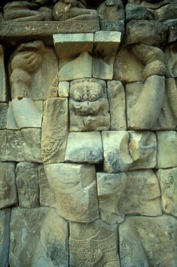 Kamboçya 'nın batısındaki Siem Reap şehrinin yakınlarındaki Angkor Tapınağı' ndaki Filler Tapınağı 'ndaki figürler. Kamboçya, Siem Reap, Şubat 2001