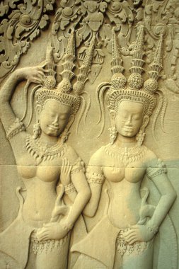 Kamboçya 'nın batısındaki Siem Reap şehrinin yakınındaki Angkor Tapınağı' ndaki Angkor Wat Tapınağı 'nda bir apsara taşı oyması. Kamboçya, Siem Reap, Şubat 2001