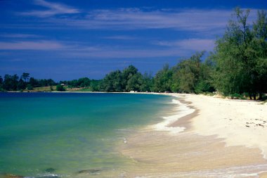 Kamboçya 'nın güneyindeki Sihanoukville kasabasında, Tayland Gölü' nde bir plaj. Kamboçya, Sihanoukville, Şubat 2001,