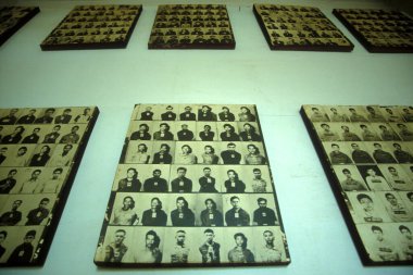 ONLY- Tuol Sleng Müzesi, Kamboçya 'nın Phnom Penh kentindeki Tuol Sleng okulundaki khmer ruj suçunun tarihçesini gösteriyor. Kamboçya, Phnom Penh, Şubat 2001