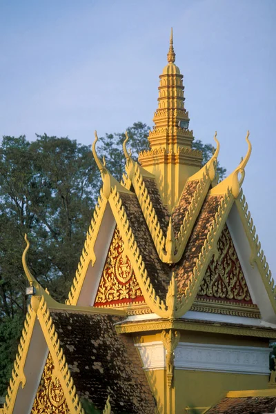 カンボジアのプノンペンにある王宮の建築物 カンボジア プノンペン 2001年2月 — ストック写真