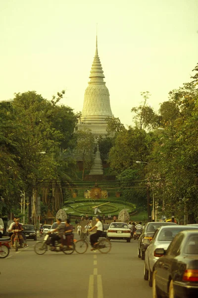 Der Wat Phnom Park Der Kambodschanischen Stadt Phnom Penh Kambodscha — Stockfoto