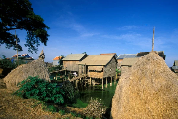 Традиционный Дом Озере Недалеко Города Пномпень Камбоджи Камбоджа Пномпень Февраль — стоковое фото