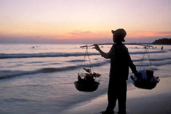 Vendedor Alimentos Mulheres Uma Praia Golf Tailândia Cidade Sihanoukville Sul — Fotografia de Stock