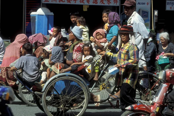 Trafic Con Una Bicicletta Riksha Taxi Una Strada Nella Città — Foto Stock