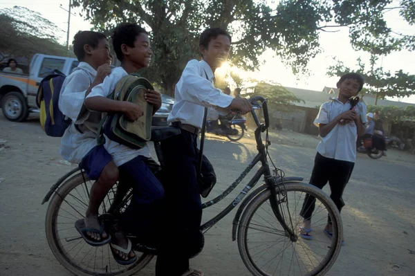 Escuela Infantil Camino Escuela Ciudad Phnom Penh Camboya Camboya Phnom — Foto de Stock