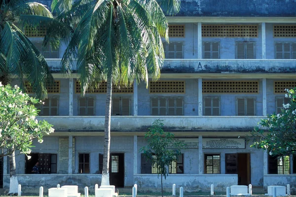 오로지 역사적 전통과 역사적 전통을 사용하는 박물관에는 캄보디아 프놈펜 학교에서 — 스톡 사진