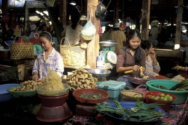 캄보디아 프놈펜 시장이나 프놈펜에 Psar Thmei 시장의 야채와 시장입니다 캄보디아 — 스톡 사진