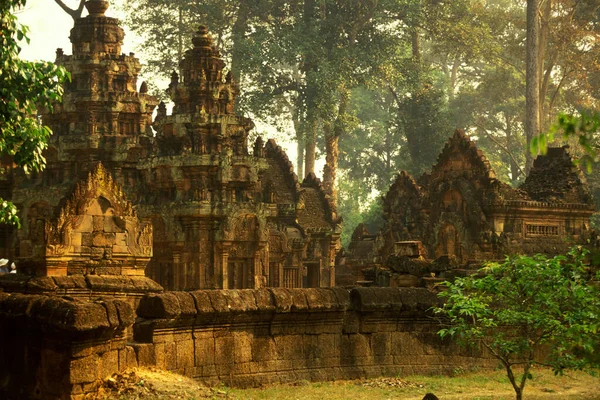 Ερείπια Tempel Της Banteay Srei Περίπου Χιλιόμετρα Βόρεια Του Ναού — Φωτογραφία Αρχείου